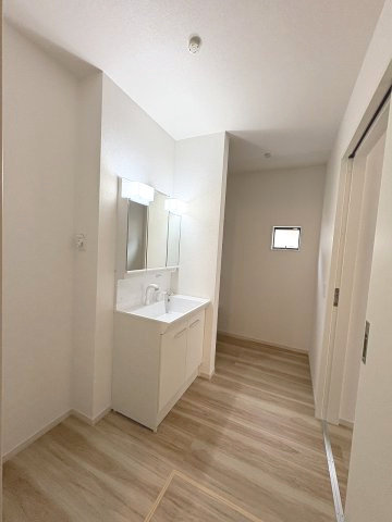 【洗面所】 | 福岡市西区福重3丁目4期　1号棟（全2棟）【仲介手数料無料・0円】 | 現地写真。