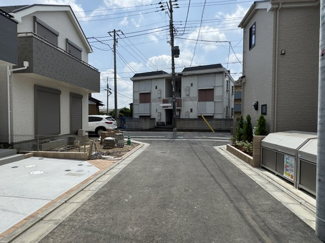 葛飾区西水元３丁目新築戸建【幸田小学校：5分】の前面道路含む現地写真|中央開発道路・幅員約4.5ｍ
