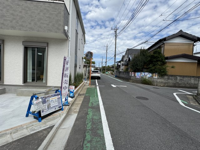 葛飾区西水元３丁目新築戸建【幸田小学校：5分】の前面道路含む現地写真|東側前面道路・幅員約7ｍ