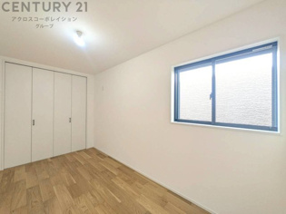 寝室…リラックスできるプライベート空間で、快適な睡眠をサポート。個人の好みに合わせたインテリアや寝具で心地良さを追求。プライベートな時間を過ごし、リフレッシュする場所におすすめです。