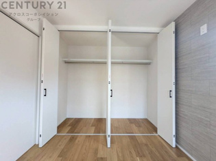 衣類やアクセサリー、小物類の収納が便利で整理整頓がしやすく、部屋の美観を保ちつつ、スペースを最大限に活用できます。衣服のしわやダメージを防ぎ、長持ちさせることができます。