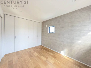 子供部屋…創造性や成長を促す遊びの空間を提供。学習や趣味に集中できる環境を整えます。個別のプライベートスペースは自己表現と自立心を育み、心地よい睡眠環境を整えリラックスできる場所を提供。