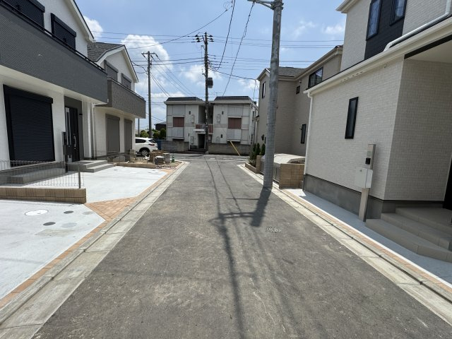 葛飾区西水元３丁目新築戸建【幸田小学校：5分】の前面道路含む現地写真|中央開発道路・幅員約4.5ｍ