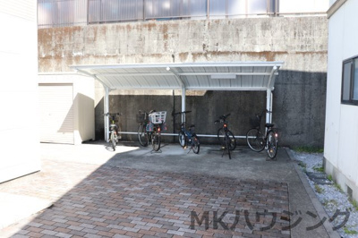 【その他共用部分】 | LINE | 駐輪場完備