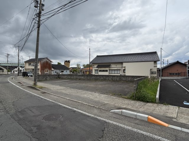 七尾市郡町ビルの駐車場