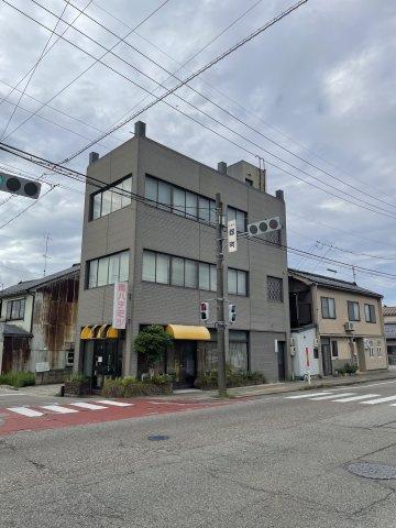 七尾市郡町ビルの外観