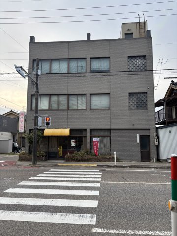 七尾市郡町ビルの外観