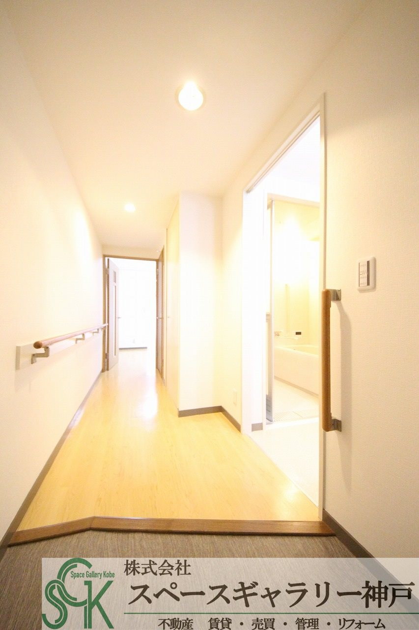 西鈴蘭台シティコートの玄関|※お部屋により仕様が異なる場合があります。