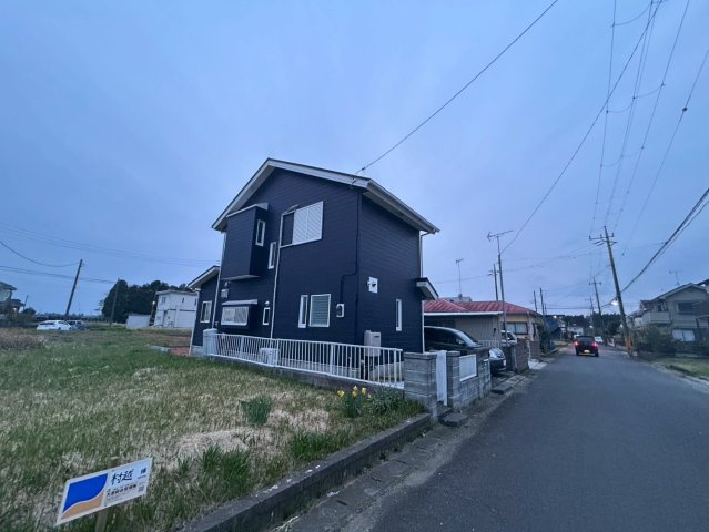 茂原市千町　中古戸建の前面道路含む現地写真