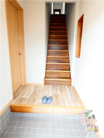 津島福居Ｎ邸の玄関