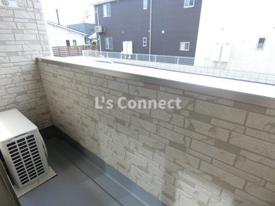 【バルコニー】 | Ｃｒｅａｔｉｏｎ上柴崎 | 晴れた日には洗濯物もたくさん干せます。