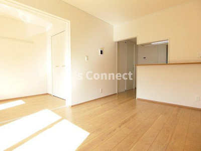 【居間・リビング】 | Ｃｒｅａｔｉｏｎ上柴崎 | ９．２帖のＬＤＫ。カウンターキッチンです。