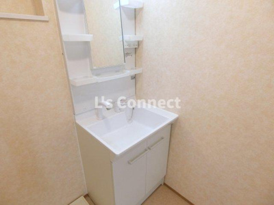 【洗面所】 | Ｃｒｅａｔｉｏｎ上柴崎 | 朝の支度もスムーズな独立洗面台。