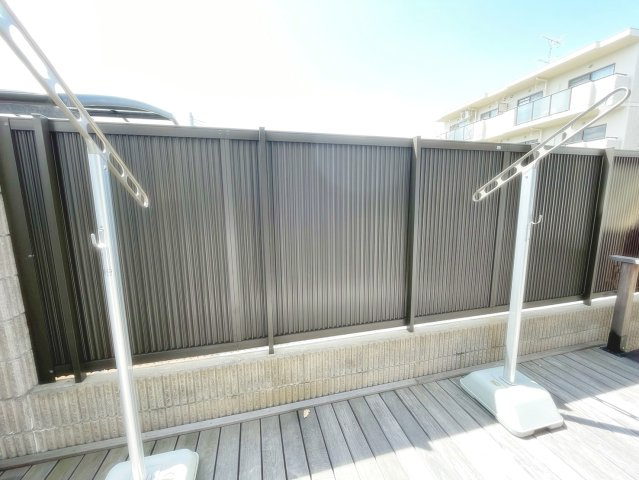 宝塚雲雀丘タウンハウスのバルコニー|暖かな日差しのふりそそぐバルコニー