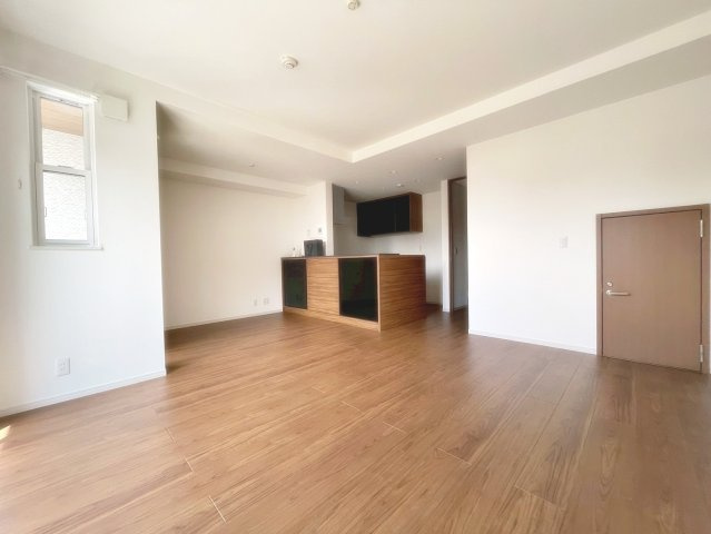 宝塚雲雀丘タウンハウスの居間・リビング|使いやすいリビングです