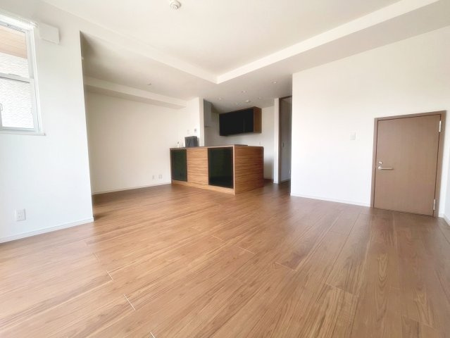 宝塚雲雀丘タウンハウスの居間・リビング|ゆったり過ごせる居間です