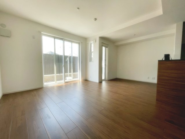 宝塚雲雀丘タウンハウスの居間・リビング|ゆったり過ごせる居間です