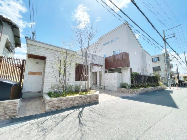 宝塚雲雀丘タウンハウスの外観|物件の外観です