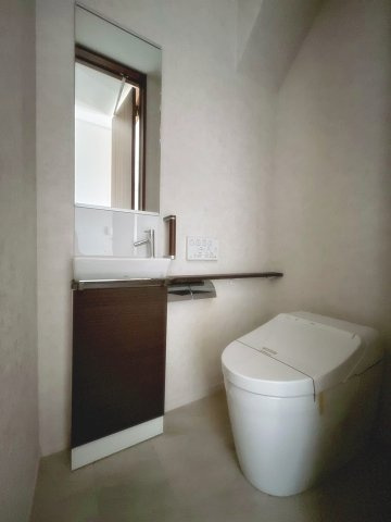 宝塚雲雀丘タウンハウスのトイレ|落ち着いたトイレです