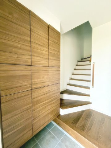 宝塚雲雀丘タウンハウスの玄関|シンプルで使いやすい玄関です