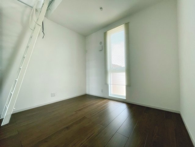 宝塚雲雀丘タウンハウスの居間・リビング|ゆったりとしたリビングです