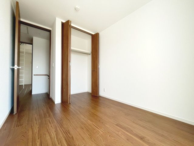 宝塚雲雀丘タウンハウスの居間・リビング|こちらのリビングで趣味の時間をお楽しみください