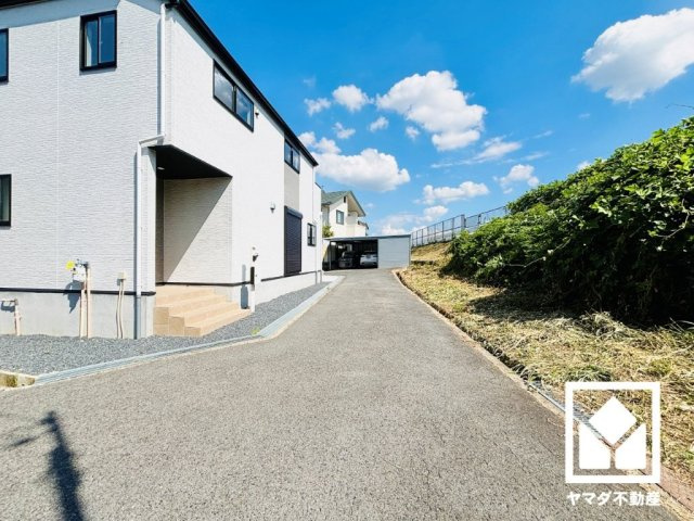 草津市野村４丁目　1期　3号棟の前面道路含む現地写真