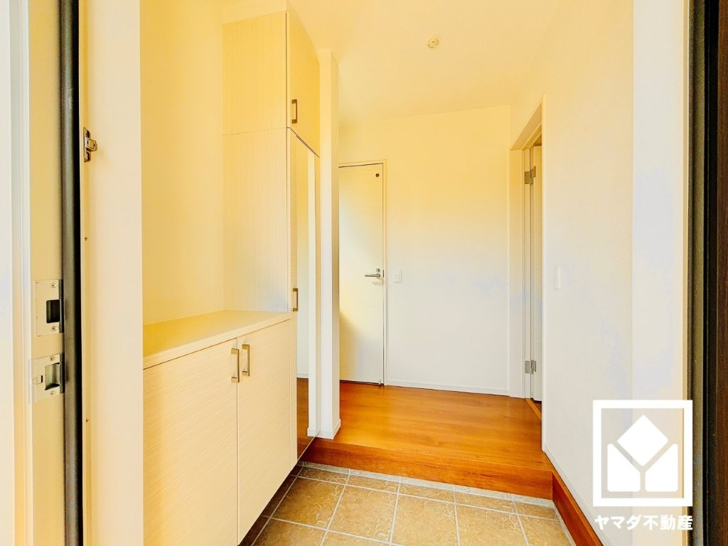 草津市野村４丁目　1期　3号棟の玄関