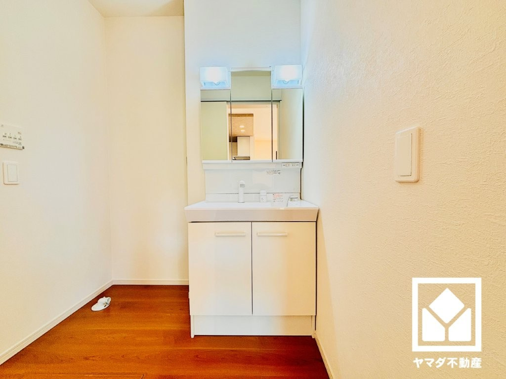 草津市野村４丁目　1期　3号棟の独立洗面台