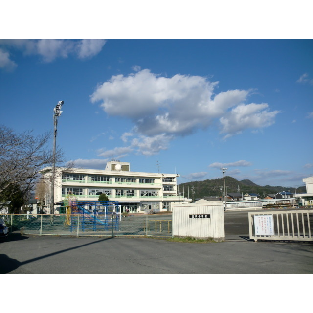 山県市高木1522番貸地の周辺|富岡小学校