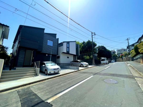 横浜市南区永田南２丁目の新築一戸建の前面道路含む現地写真|周辺環境も合わせてご案内させて頂きます！
お気軽にお問い合わせ下さい！