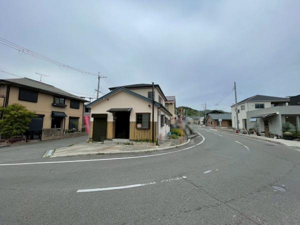 和歌山市西庄　中古戸建の前面道路含む現地写真
