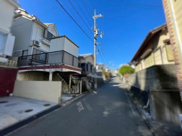 和歌山市関戸5丁目　中古戸建の前面道路含む現地写真