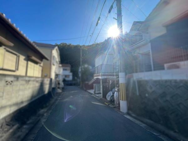 和歌山市関戸5丁目　中古戸建の前面道路含む現地写真