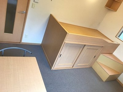 【寝室】 | レオネクストベルシオン | 1Fはフローリング・2Ｆ絨毯。同タイプの物件写真です。