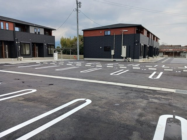 メゾン・ド・アムール　Ⅱの駐車場