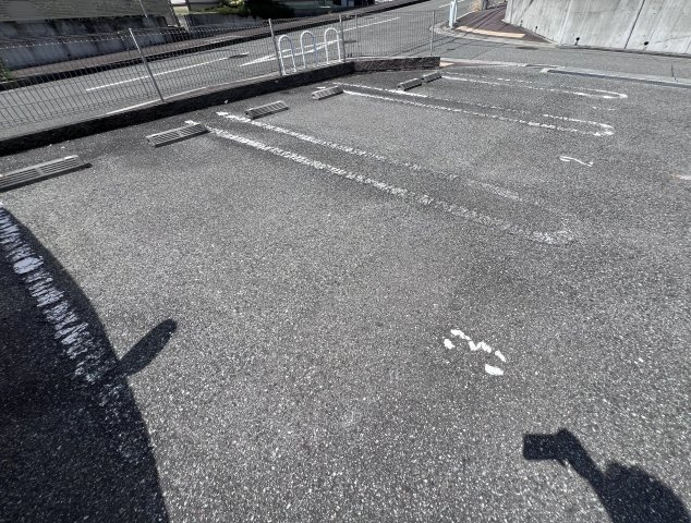 アムールの駐車場