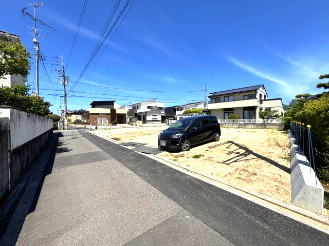 正円寺売土地の前面道路含む現地写真