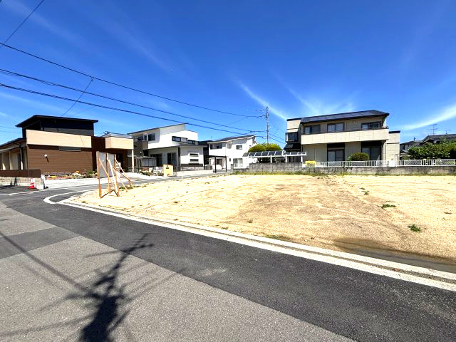 正円寺売土地の前面道路含む現地写真