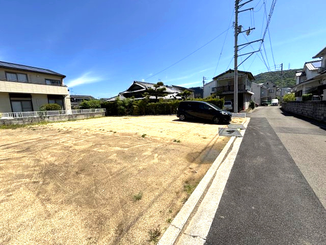 正円寺売土地の前面道路含む現地写真