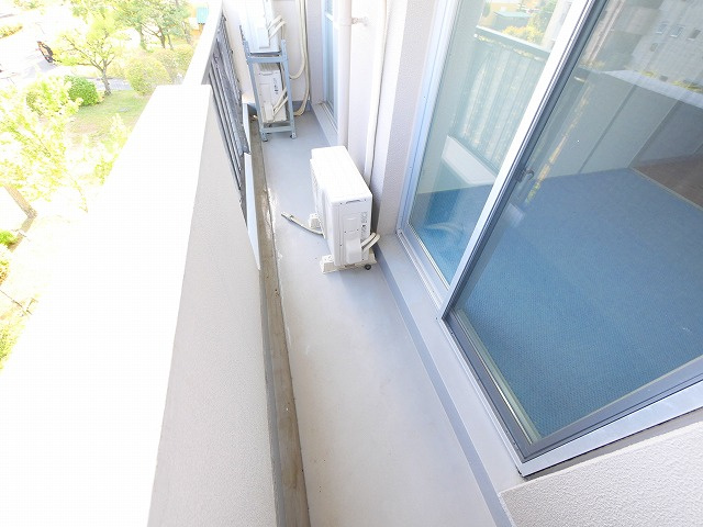 中登美第二団地 B棟のバルコニー