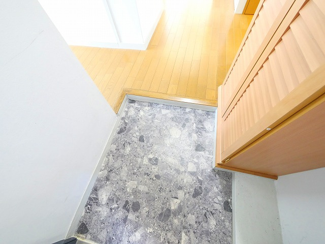 中登美第二団地 B棟の玄関