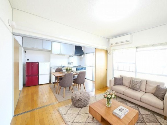中登美第二団地 B棟の居間・リビング|CGで家具等を配置したもので家具等は含まれません
