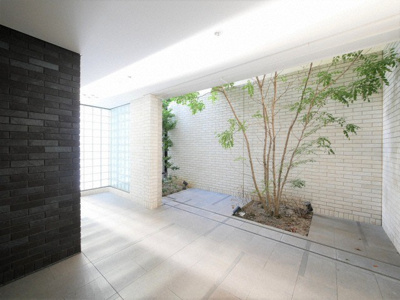 【エントランス】 | コンフォリア京町堀 | 落ち着いたエントランスです