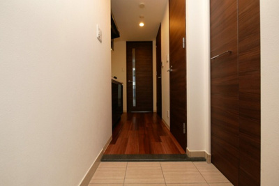 【玄関】 | コンフォリア京町堀 | ゆったりとした玄関です