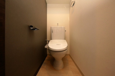 【トイレ】 | コンフォリア京町堀 | 清潔感のあるトイレです