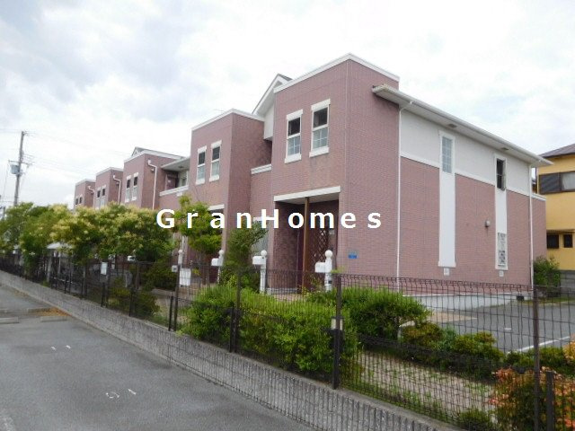 加古郡稲美町国岡のハイツの外観