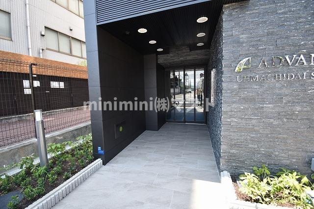 アドバンス上町台シュタットのエントランス