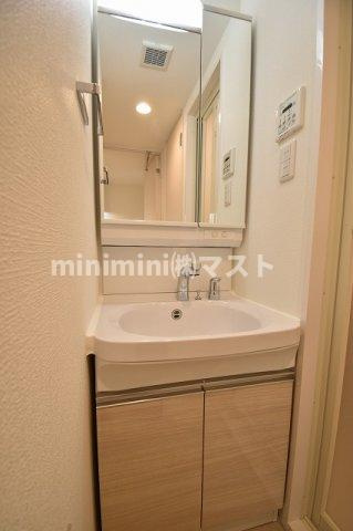 アドバンス上町台シュタットの洗面所