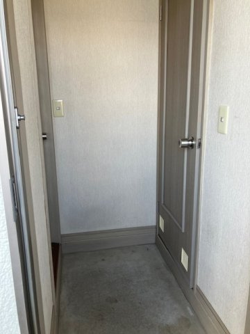 東洋パレスの玄関